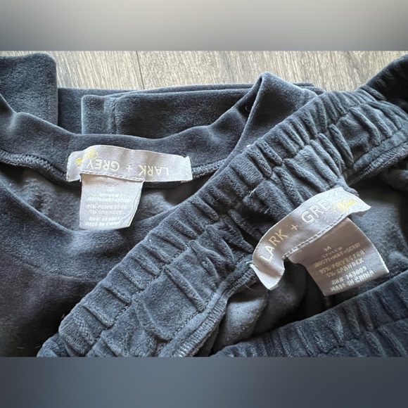 Lark + Grey “Mama” maternity velour sweatsuit in charcoal. Size M - Picture 10 of 11